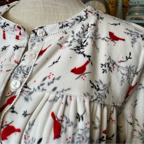 ARIA Collection Cardinal White and Red Nightgown Medium (Oversized - See Desc) - Picture 4 of 13